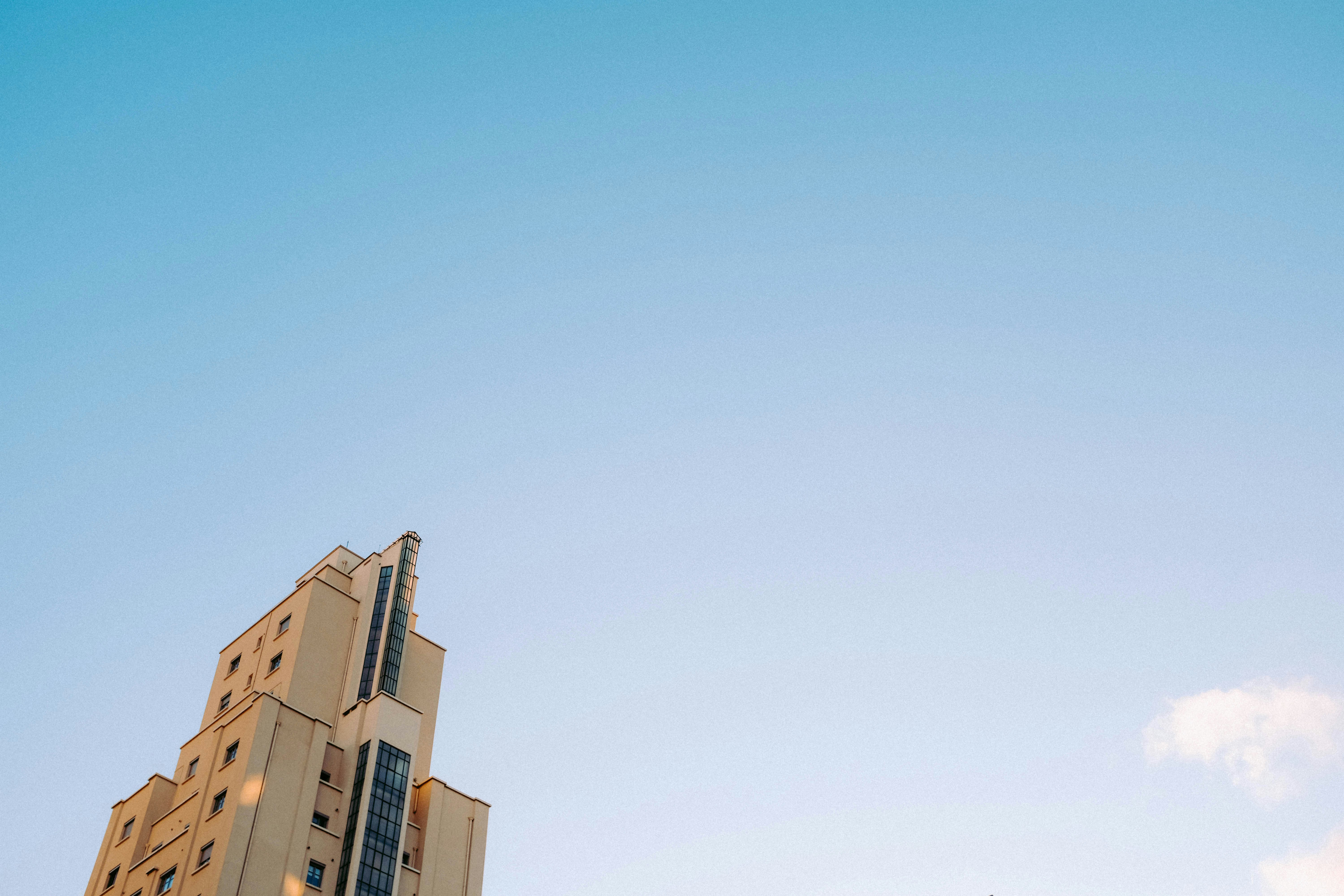 Photo by adrienolichon