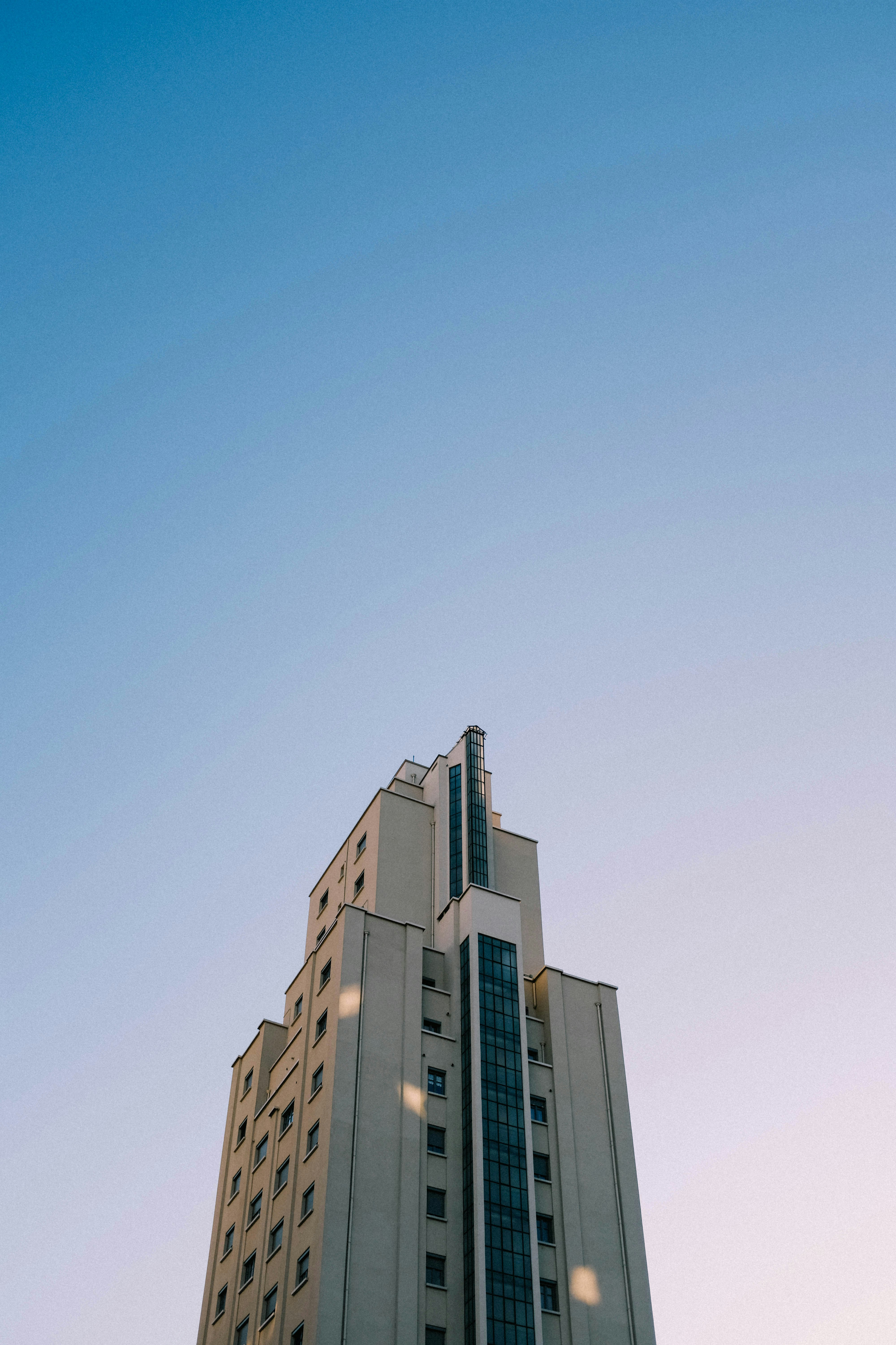 Photo by adrienolichon