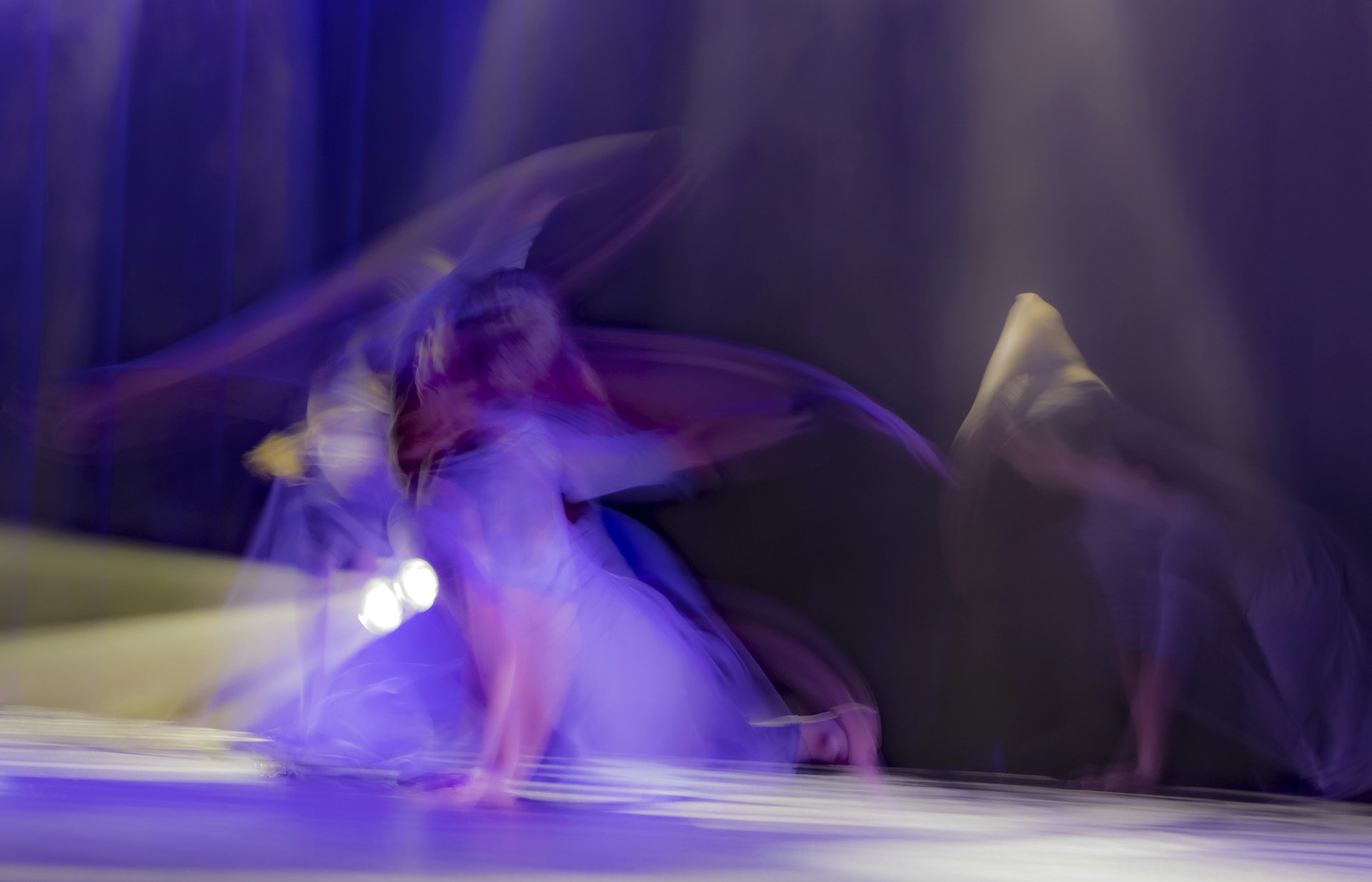 Abstract motion blur of band members during a dynamic performance, emphasizing the site’s clean and fluid design aesthetic.