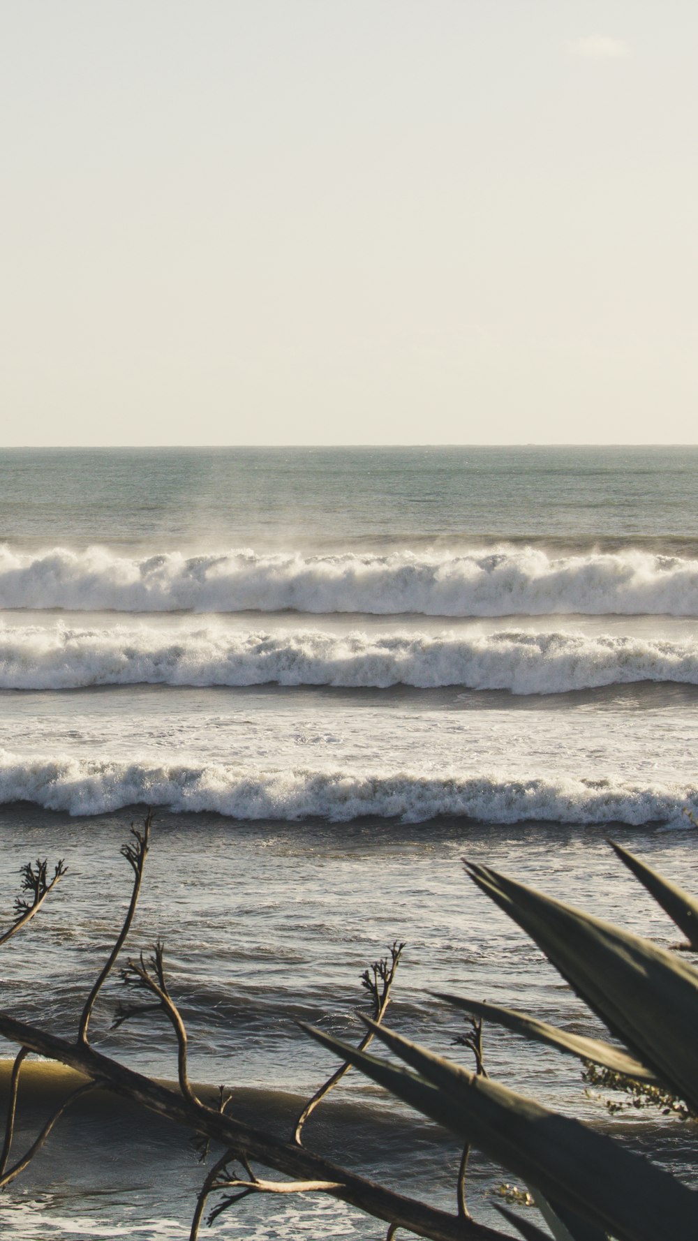 ocean waves crashing on shore during daytime