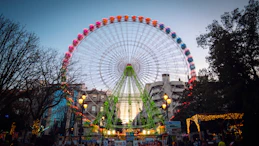 white and red ferris wheel