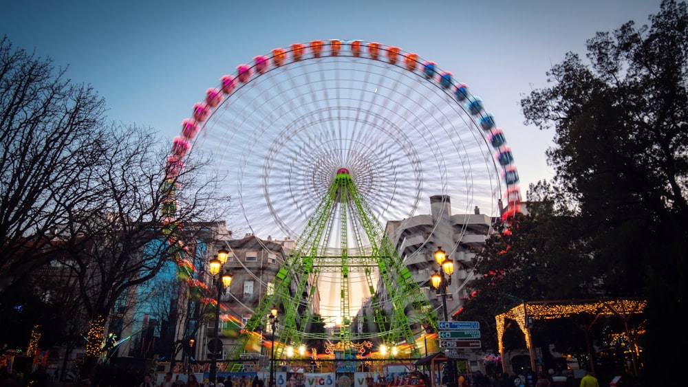 white and red ferris wheel