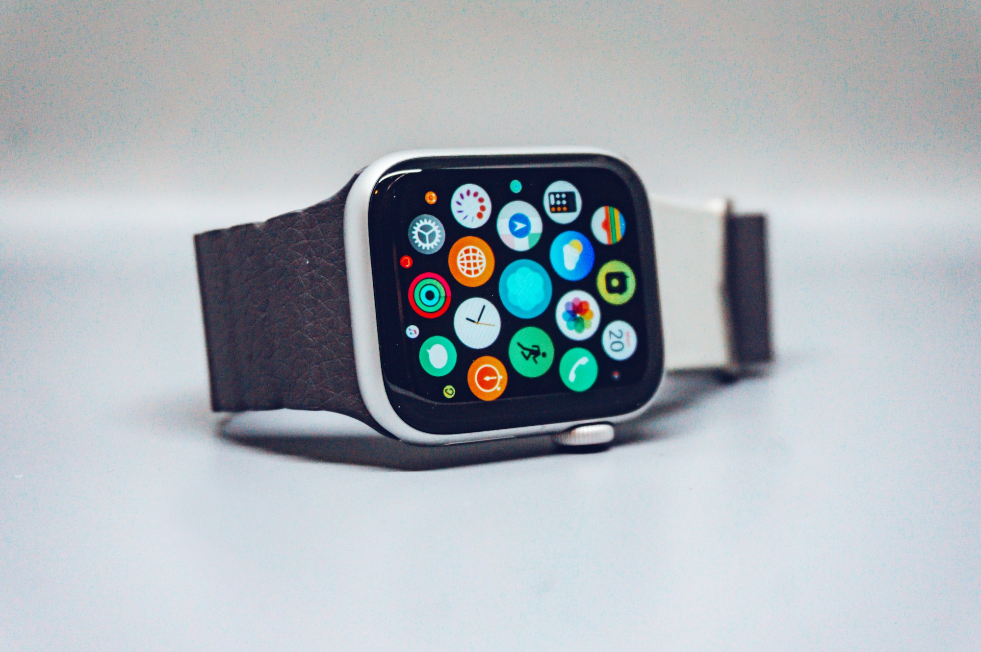 Apple выпустит три модели Apple Watch в 2022 году