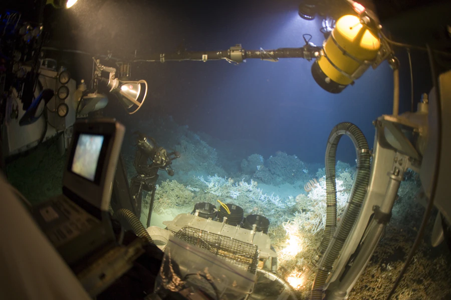 Commercial diver descending on a surface-supplied umbilical