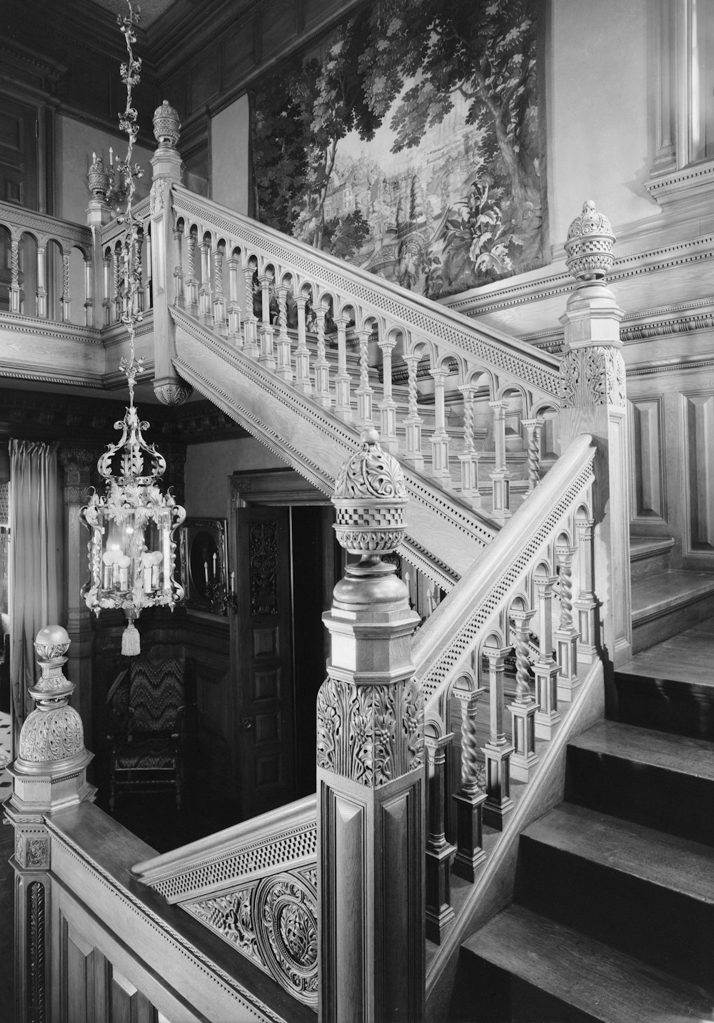 Maison James C. Burbank -- Stairhall