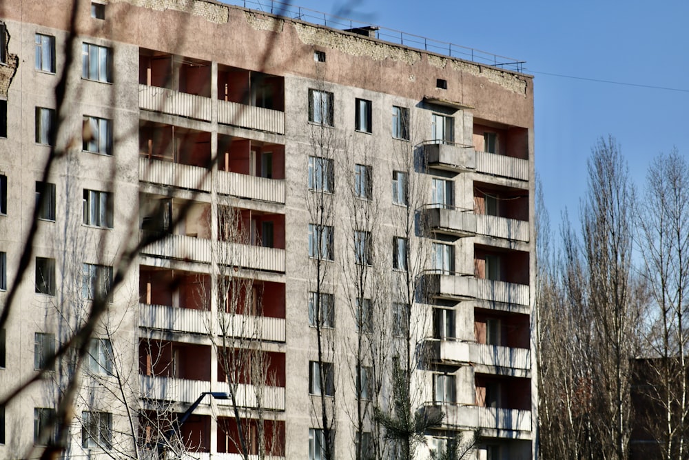 brown and white concrete building