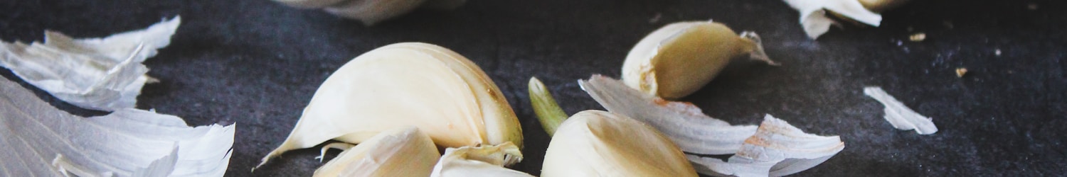 white garlic on black table