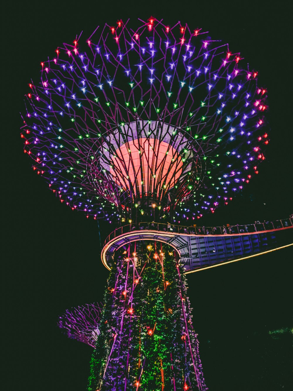 Sapin de Noël lumineux violet et vert