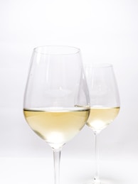 clear wine glass with yellow liquid