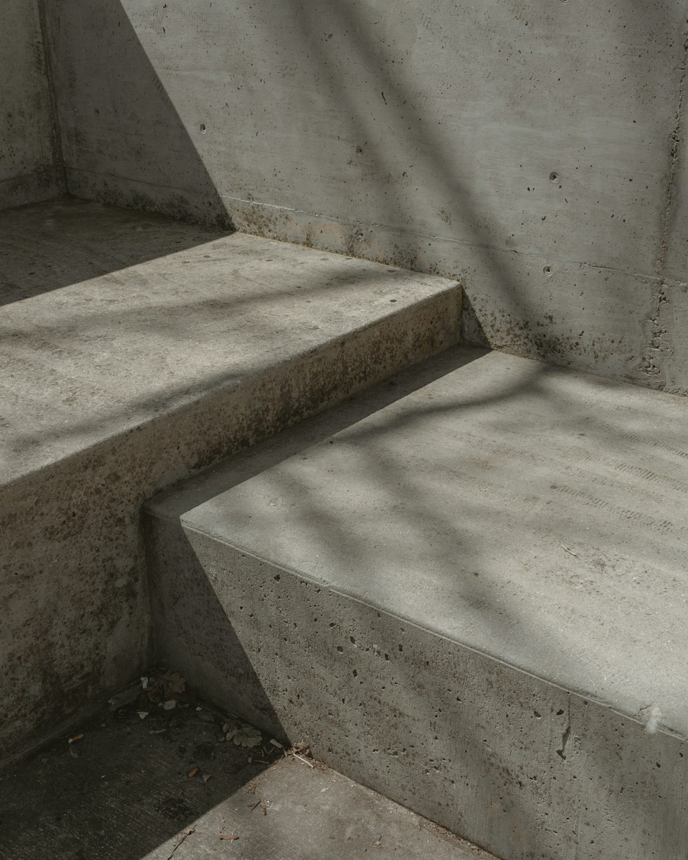 a concrete bench sitting next to a cement wall