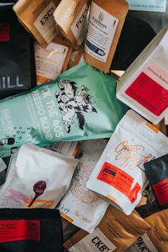 Close-up of custom coffee bags with vibrant, detailed designs from cafélume.