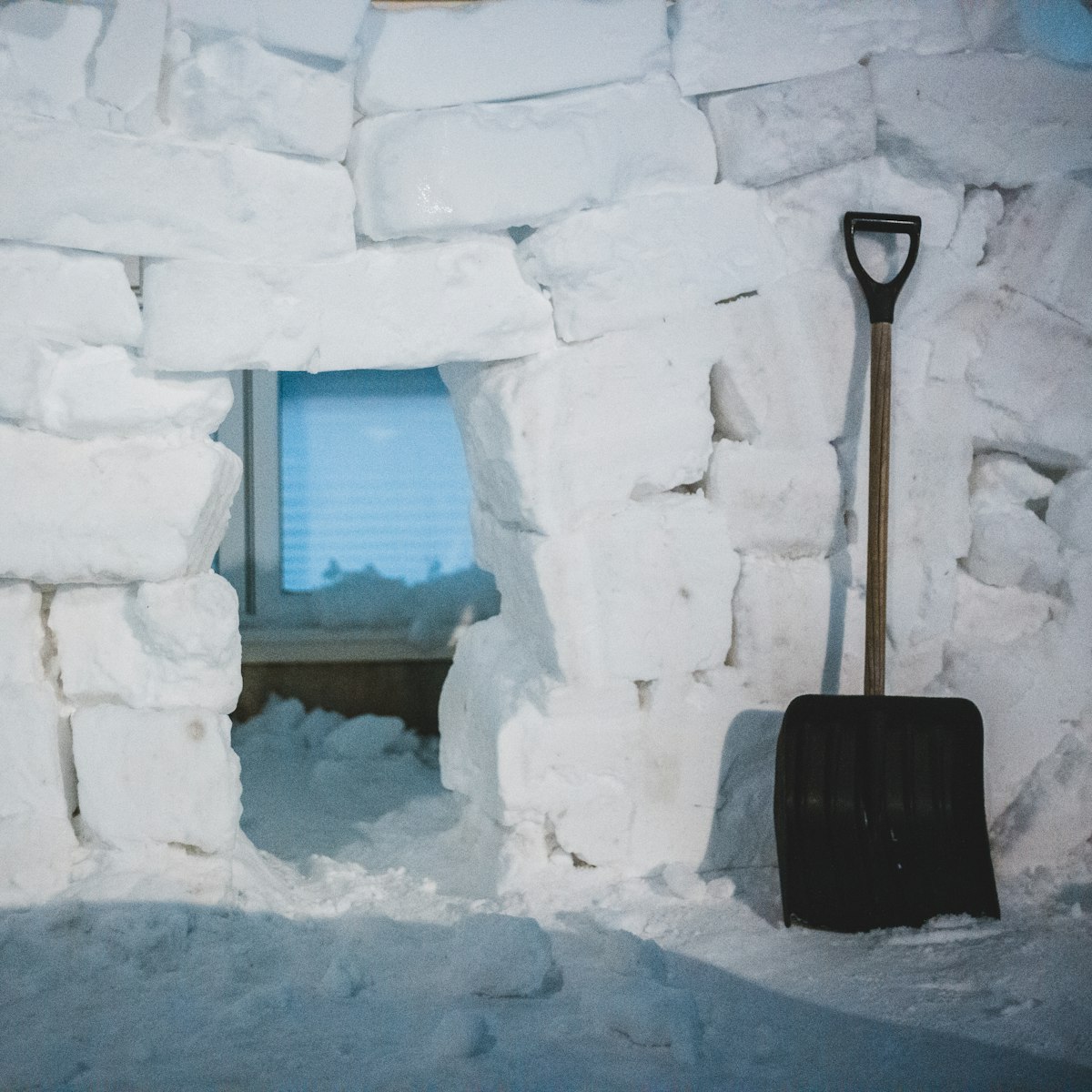 Snow shovel resting on fresh snow - cordless snow shovel for seniors
