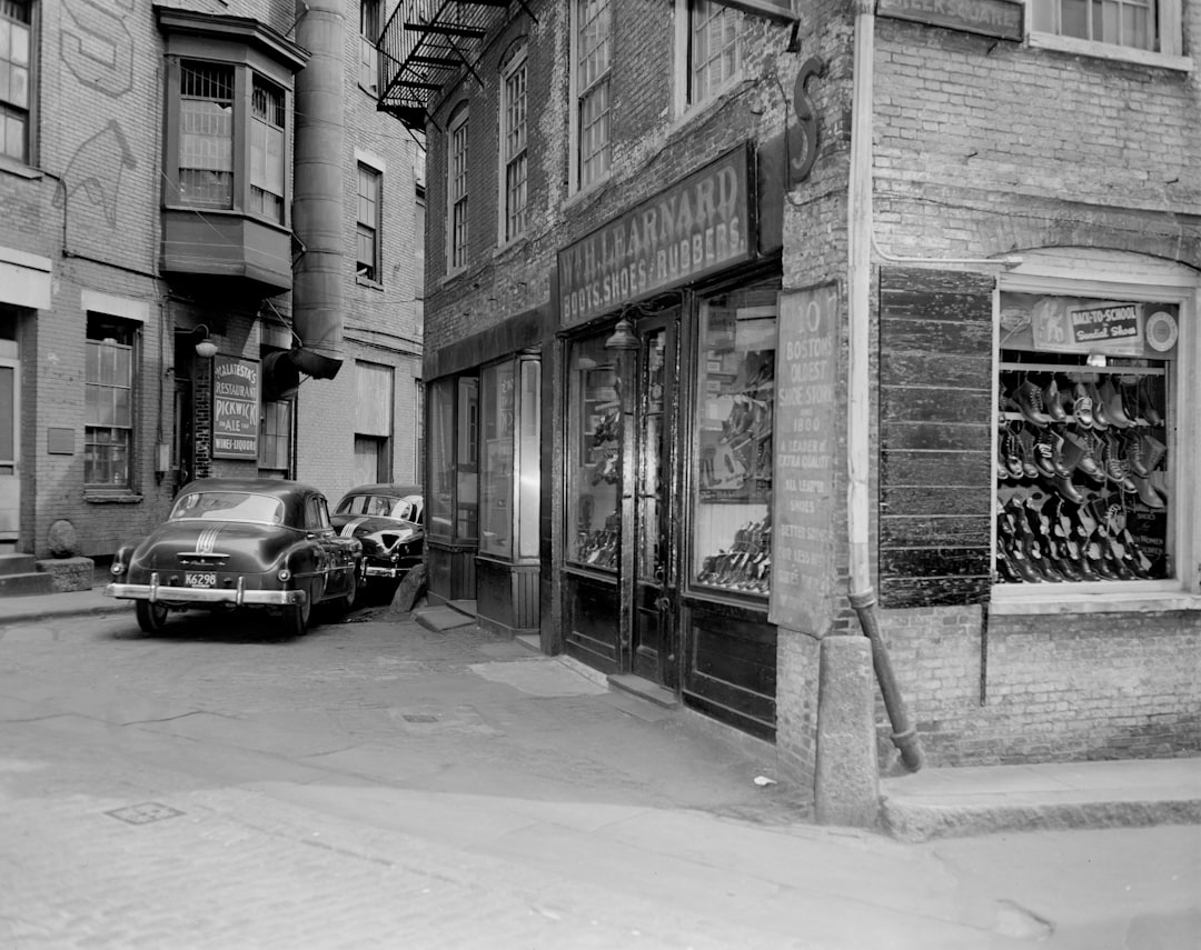 grayscale photo of cars parked beside building, House at 10 Marshall Street, oldest brick building in Boston.<p></figure>Photographer:</p><p>Abdalian, Leon H., 1884-1967 https://ark.digitalcommonwealth.org/ark:/50959/r494x6304</p><p>Please visit Digital Commonwealth to view more images: https://www.digitalcommonwealth.org.