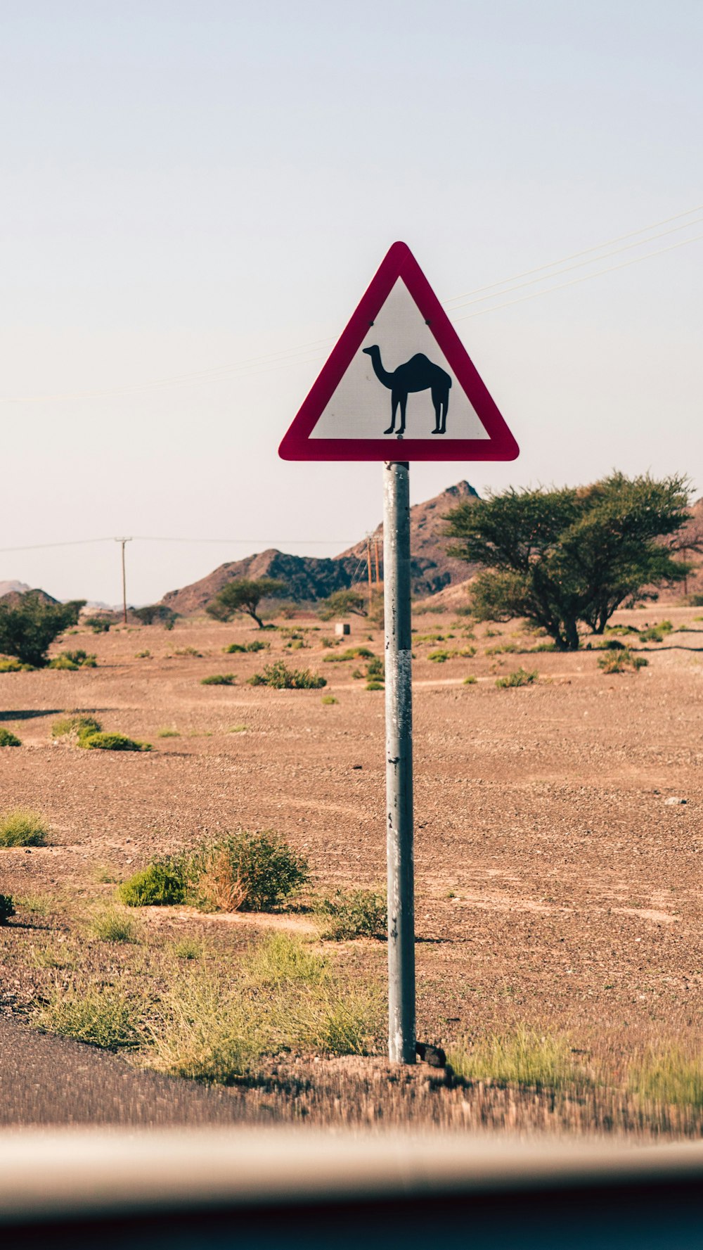 black and white arrow sign