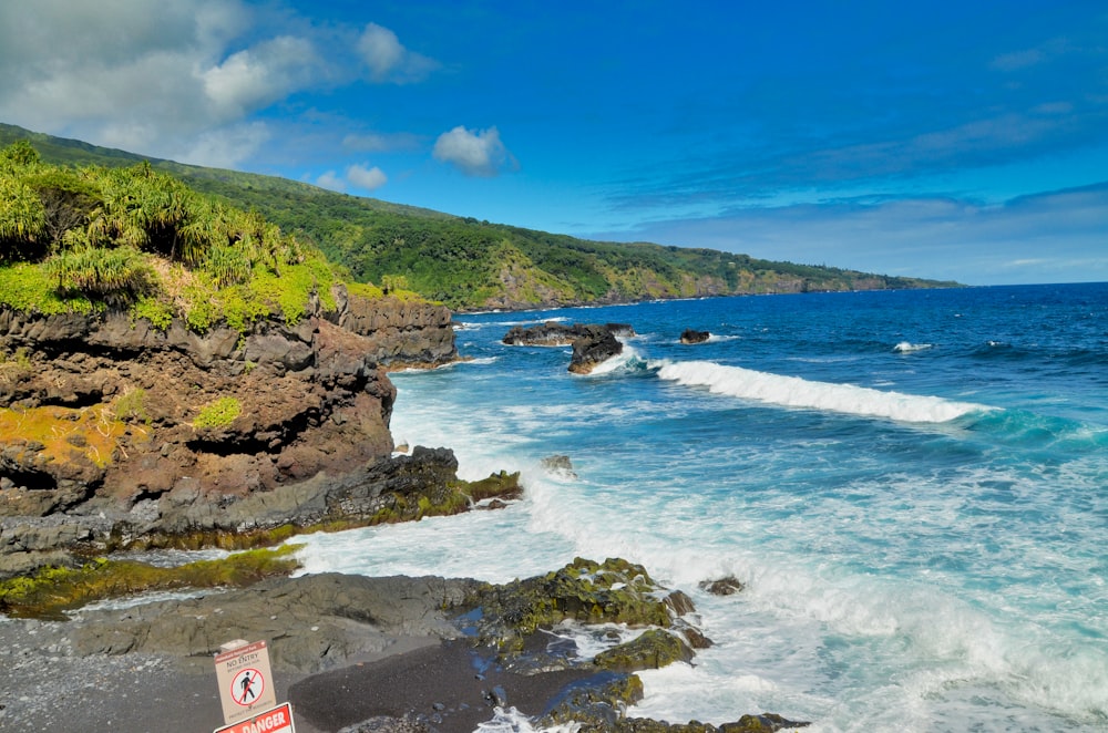 sea waves crashing on shore during daytime