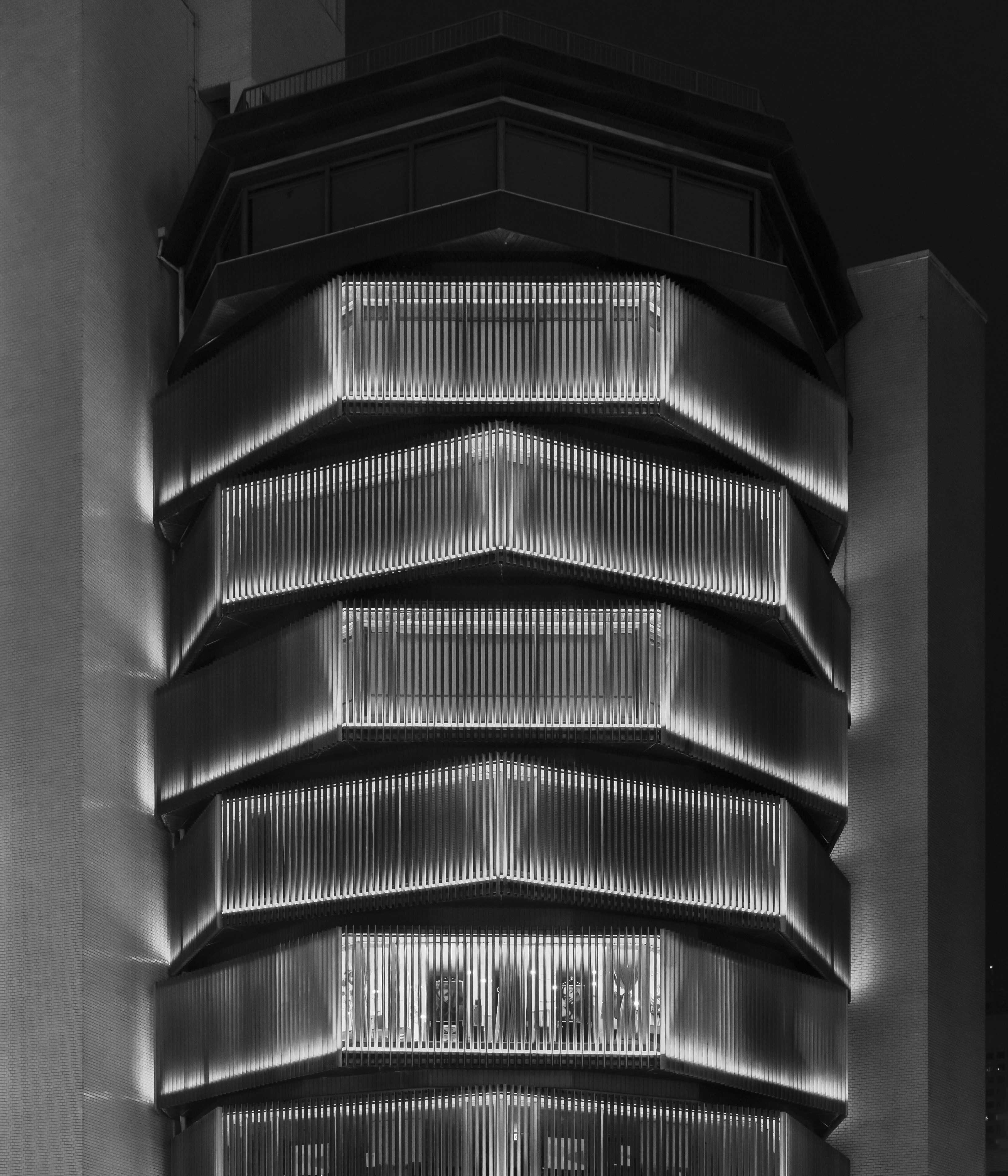 Grayscale photo of concrete building photo – Free Grey Image on Unsplash