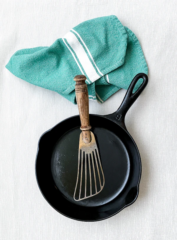 Washing a cast iron pan