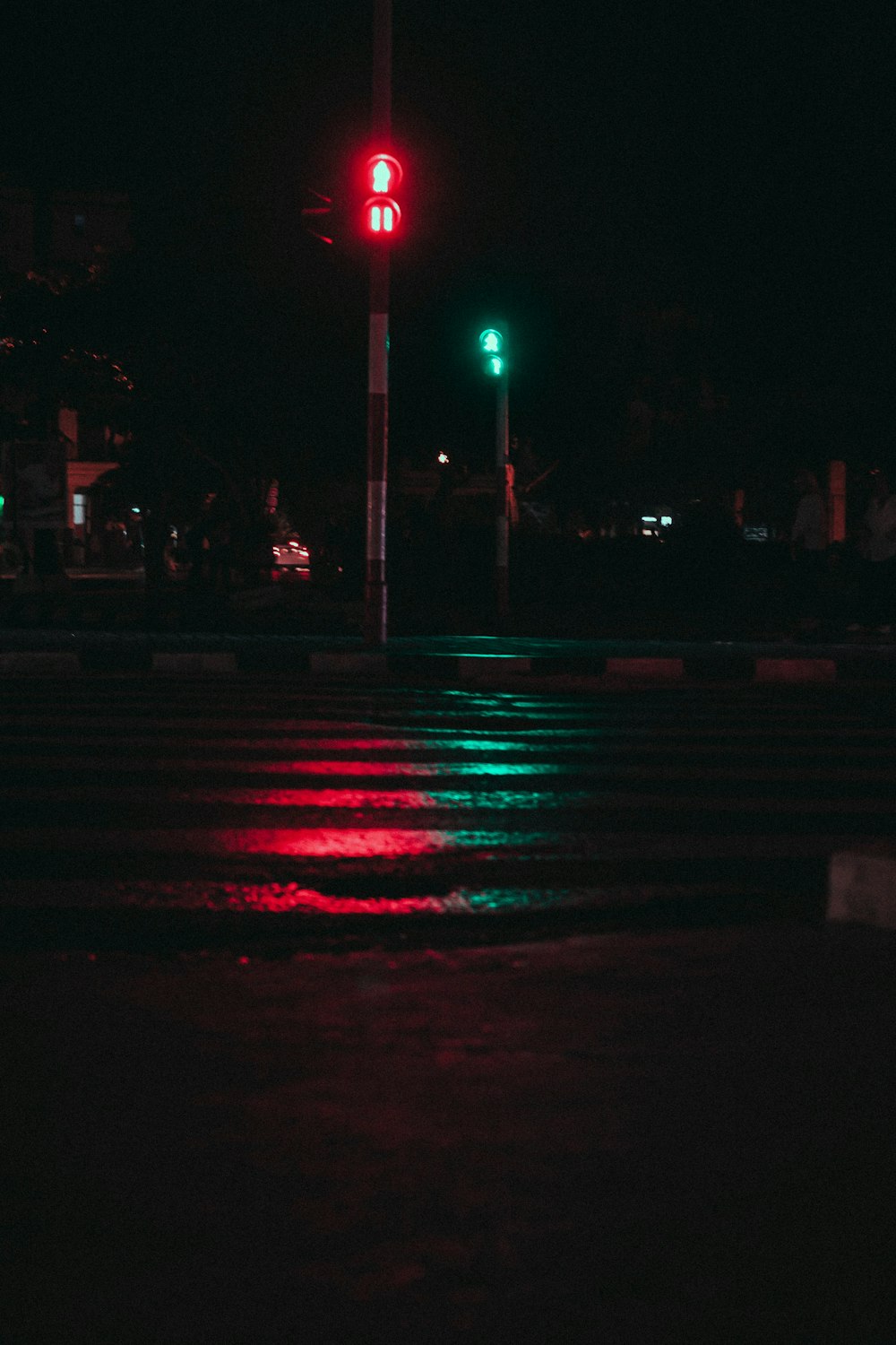 Foto de luces de la calle rojas y blancas durante la noche – Imagen  gratuita Encendiendo en Unsplash