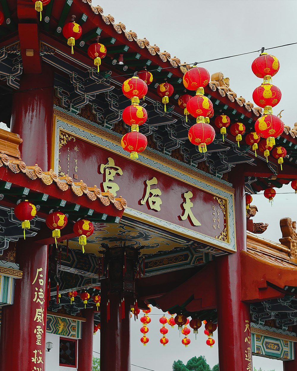 red and white chinese lanterns