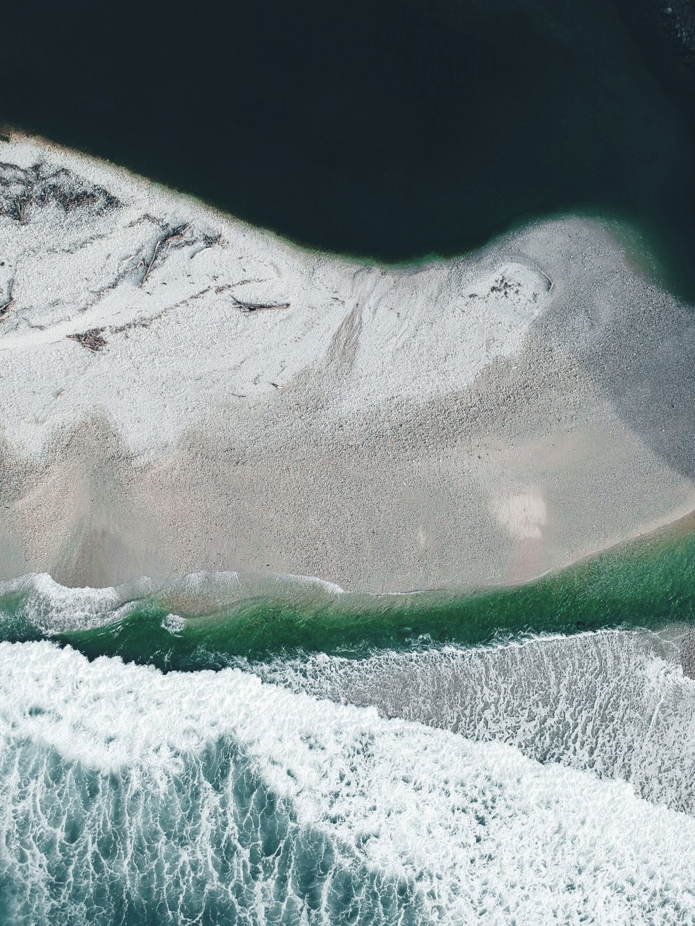 ocean waves crashing on shore during daytime