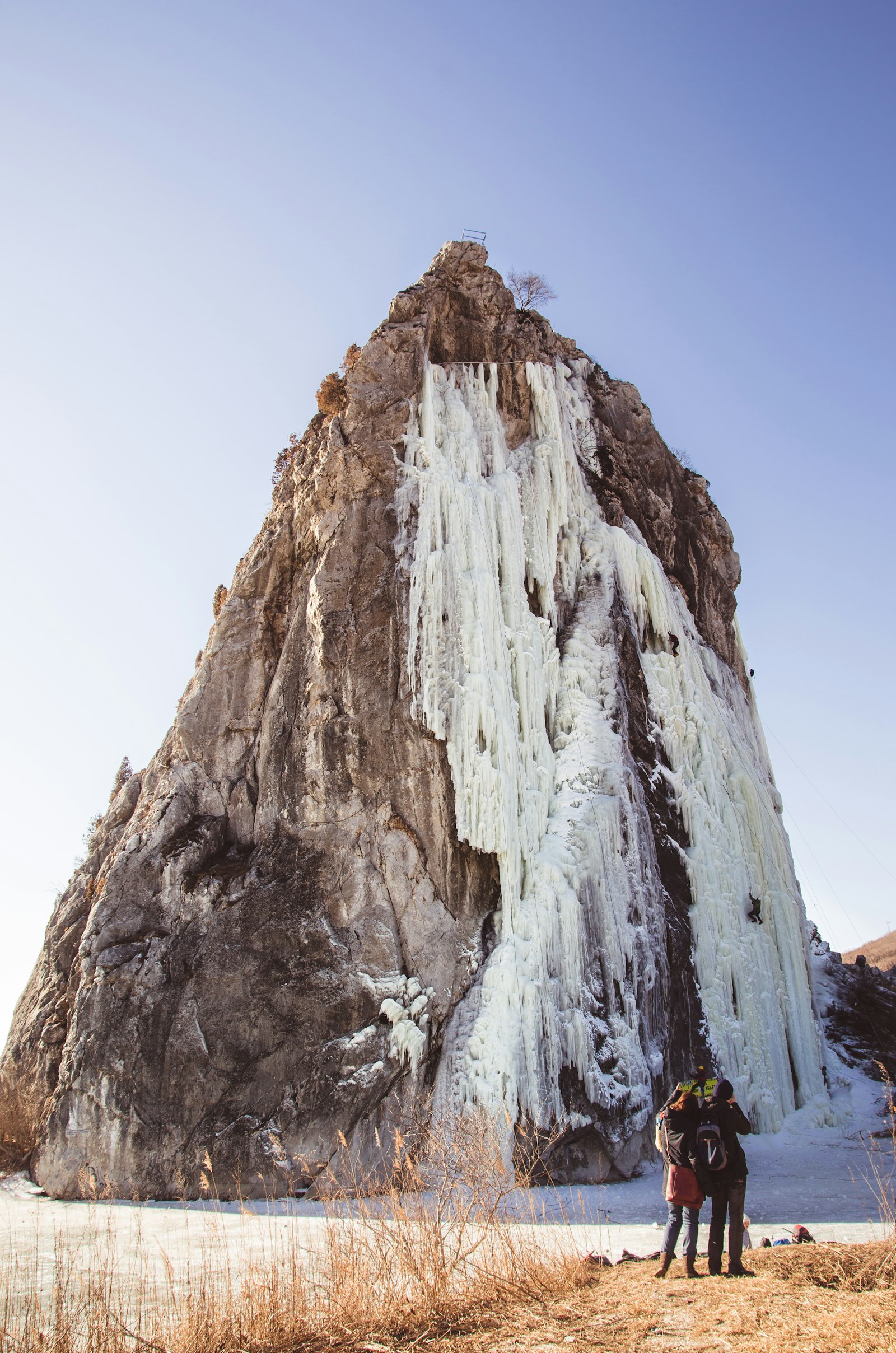 Nikon D7000 + Sigma 17-70mm F2.8-4 DC Macro OS HSM sample photo. Brown rocky mountain under photography