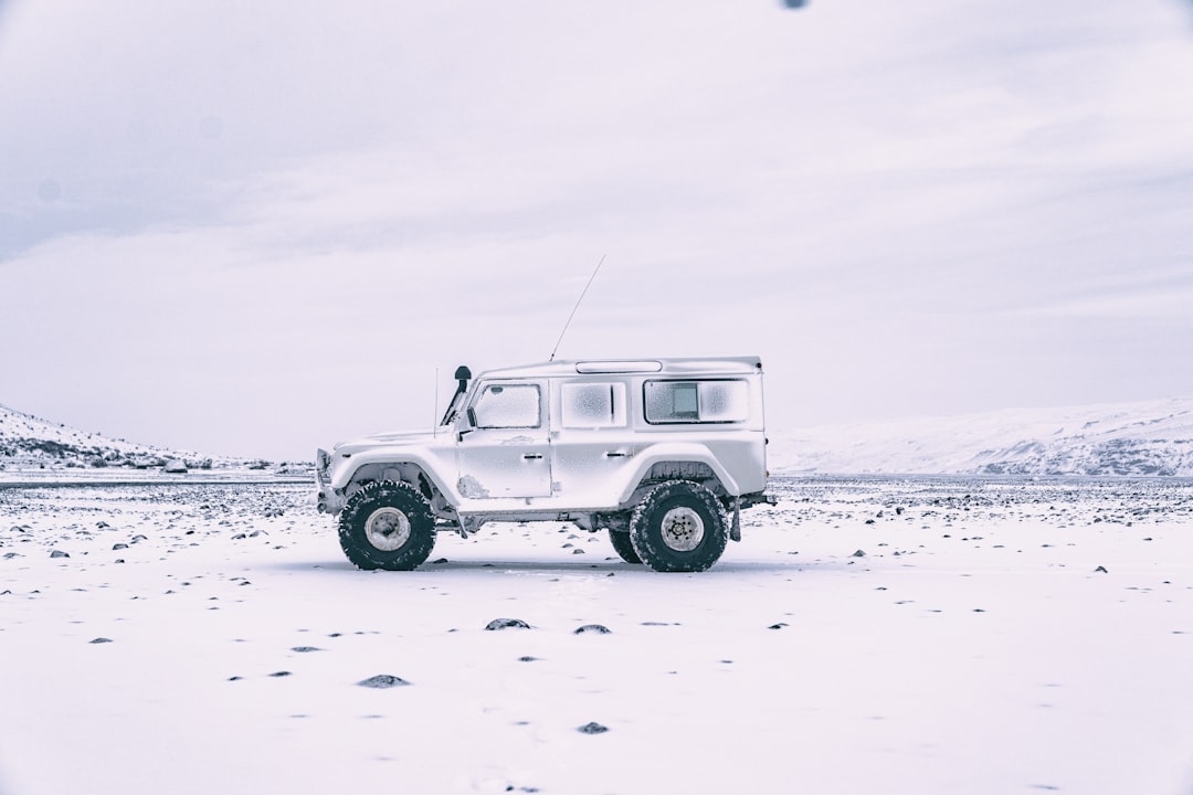 White classic Land Rover Defender in the snow - Photo by Jonatan Pie | best digital marketing - London, Bristol and Bath marketing agency