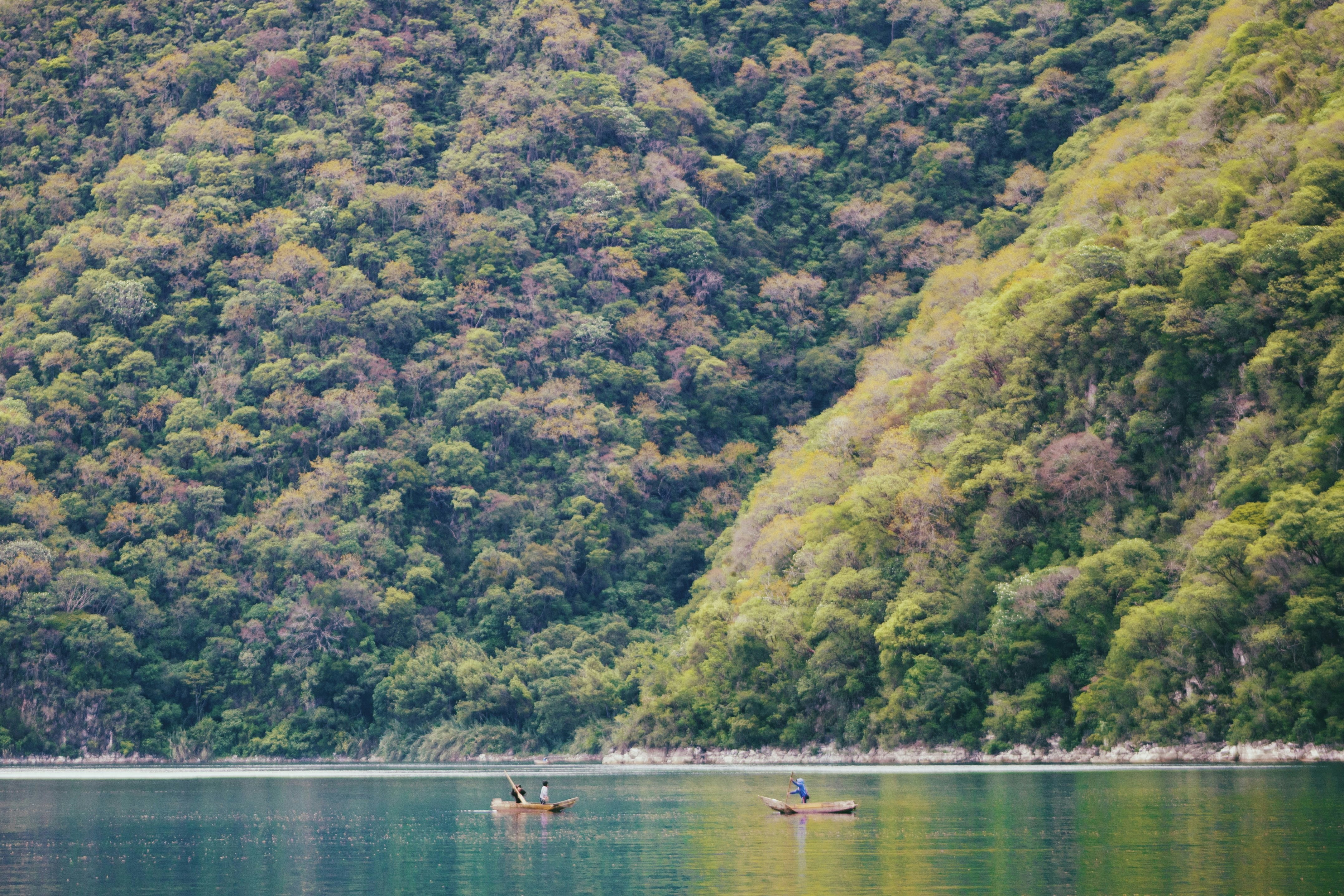Atitlán Lake, Guatemala - Children fish to bring daily sustenance to the home. Día de pesca en Lago Atilán San Lucas Tolimán.