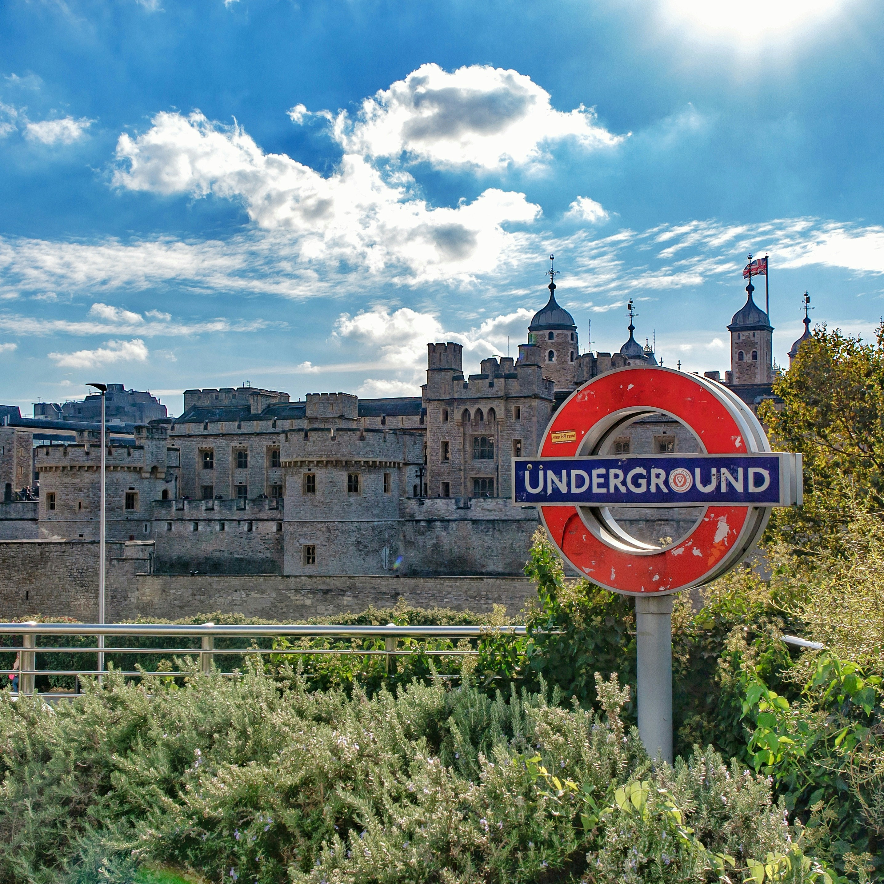 Letrero rojo y blanco de prohibido fumar