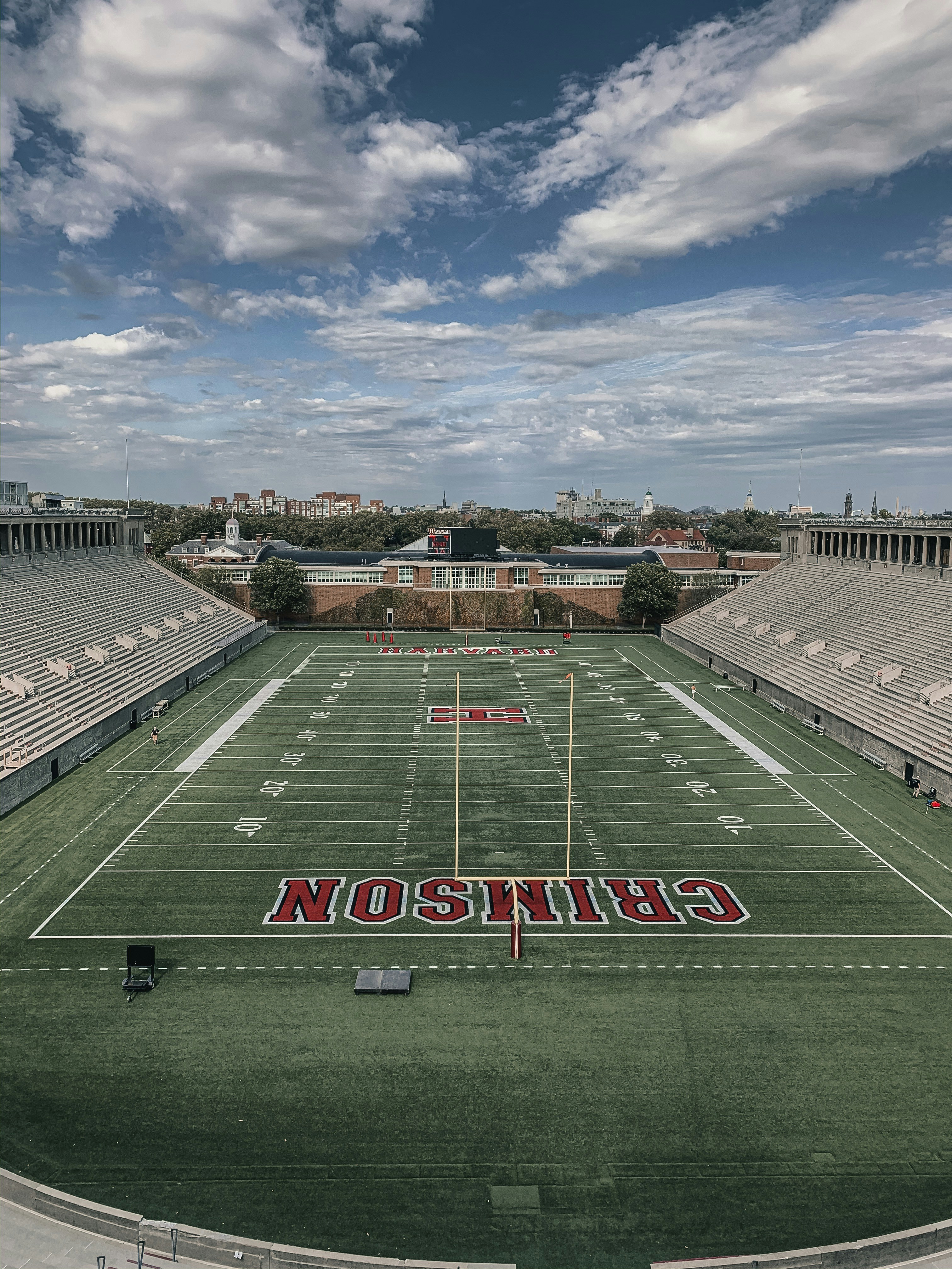 campo de fútbol verde y blanco de UNK