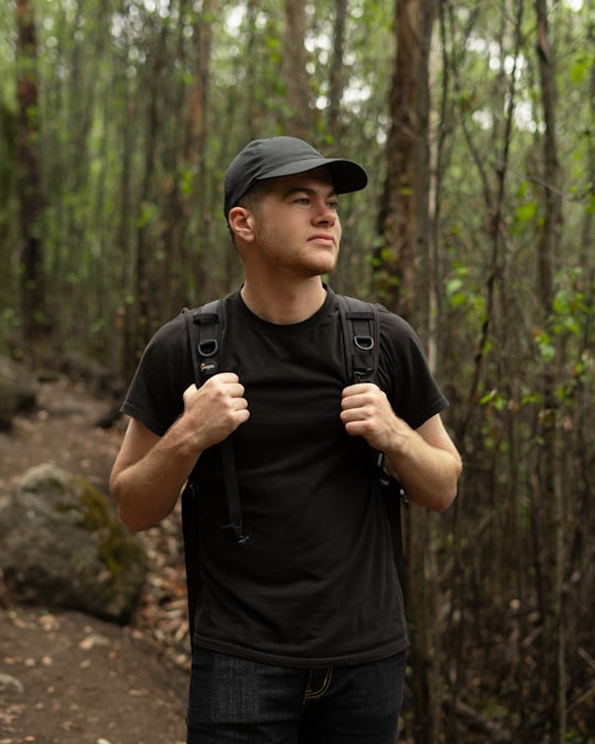 man in black crew neck t-shirt wearing black cap in Porongorup Range Australia