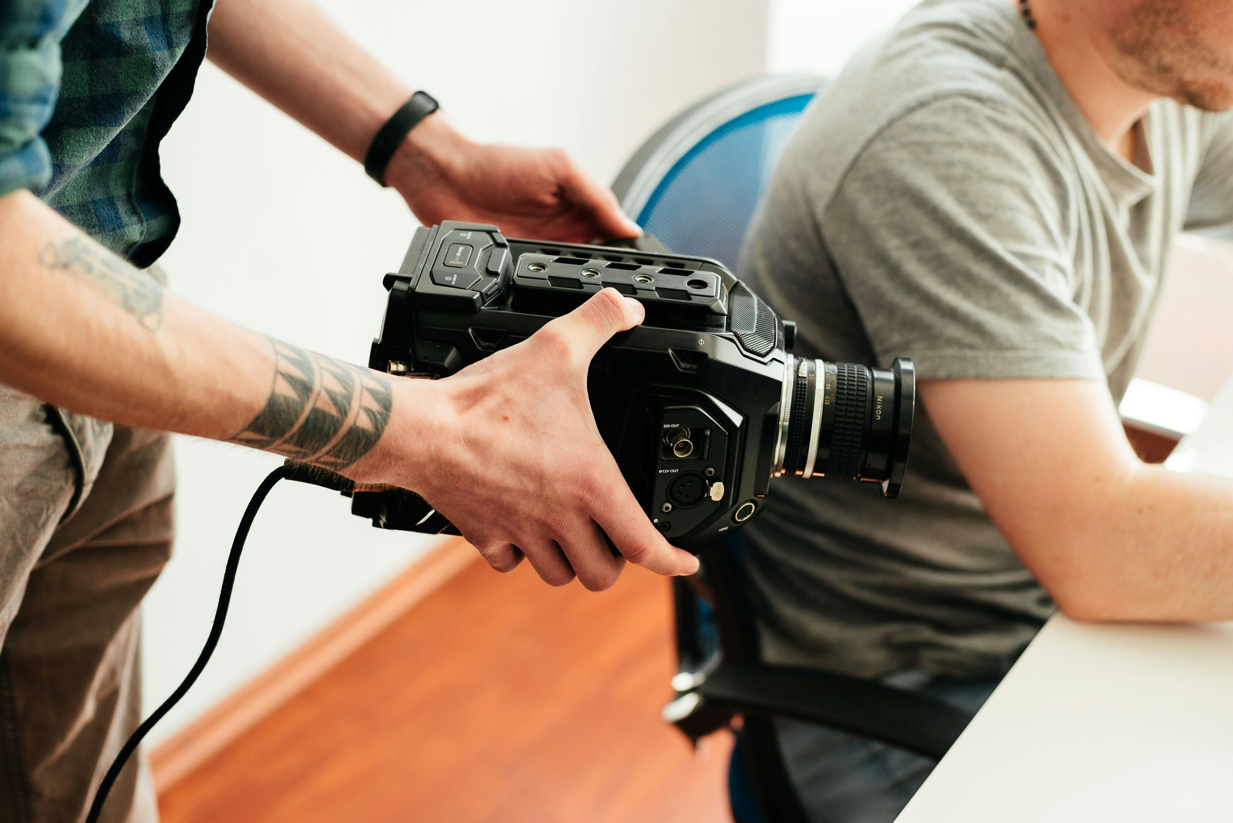 gray computer monitor