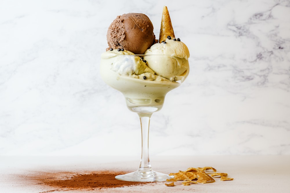 ice cream with chocolate and chocolate ice cream on clear glass