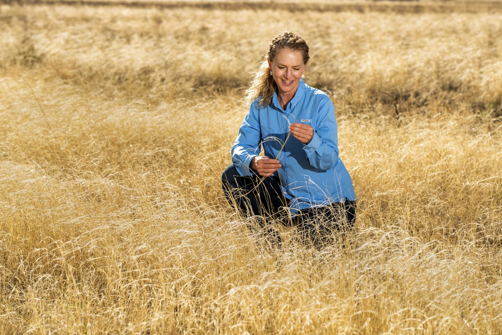 Nikon D750 + Nikon AF-S Nikkor 70-200mm F4G ED VR sample photo. Woman in blue jacket photography