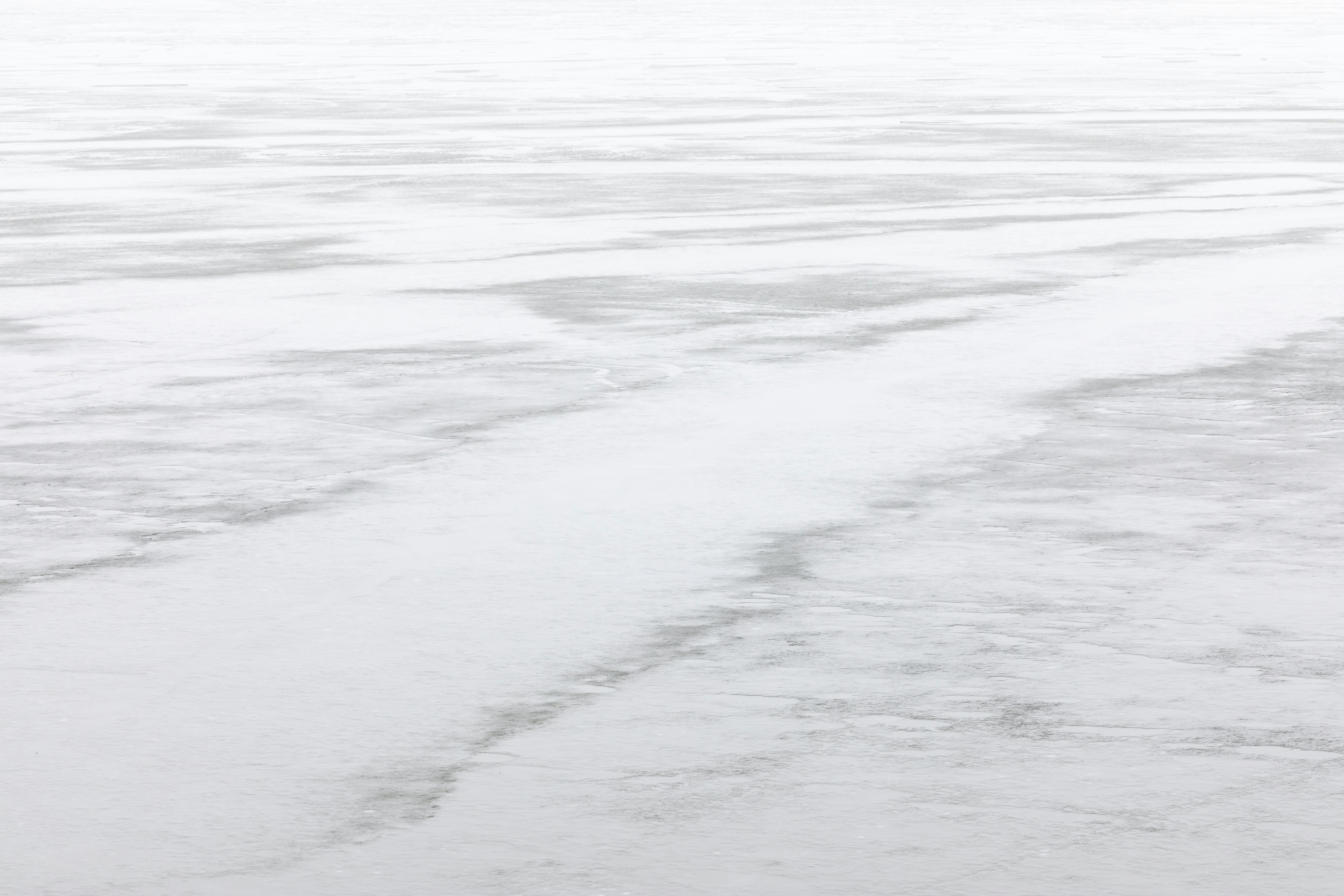 ocean waves crashing on shore during daytime