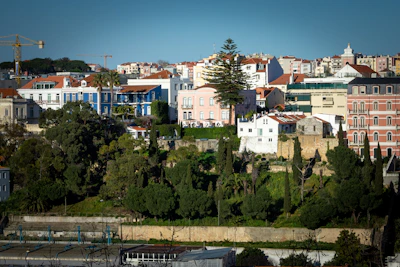 Architect and client discussing blueprints with Valparaíso hills in the background.