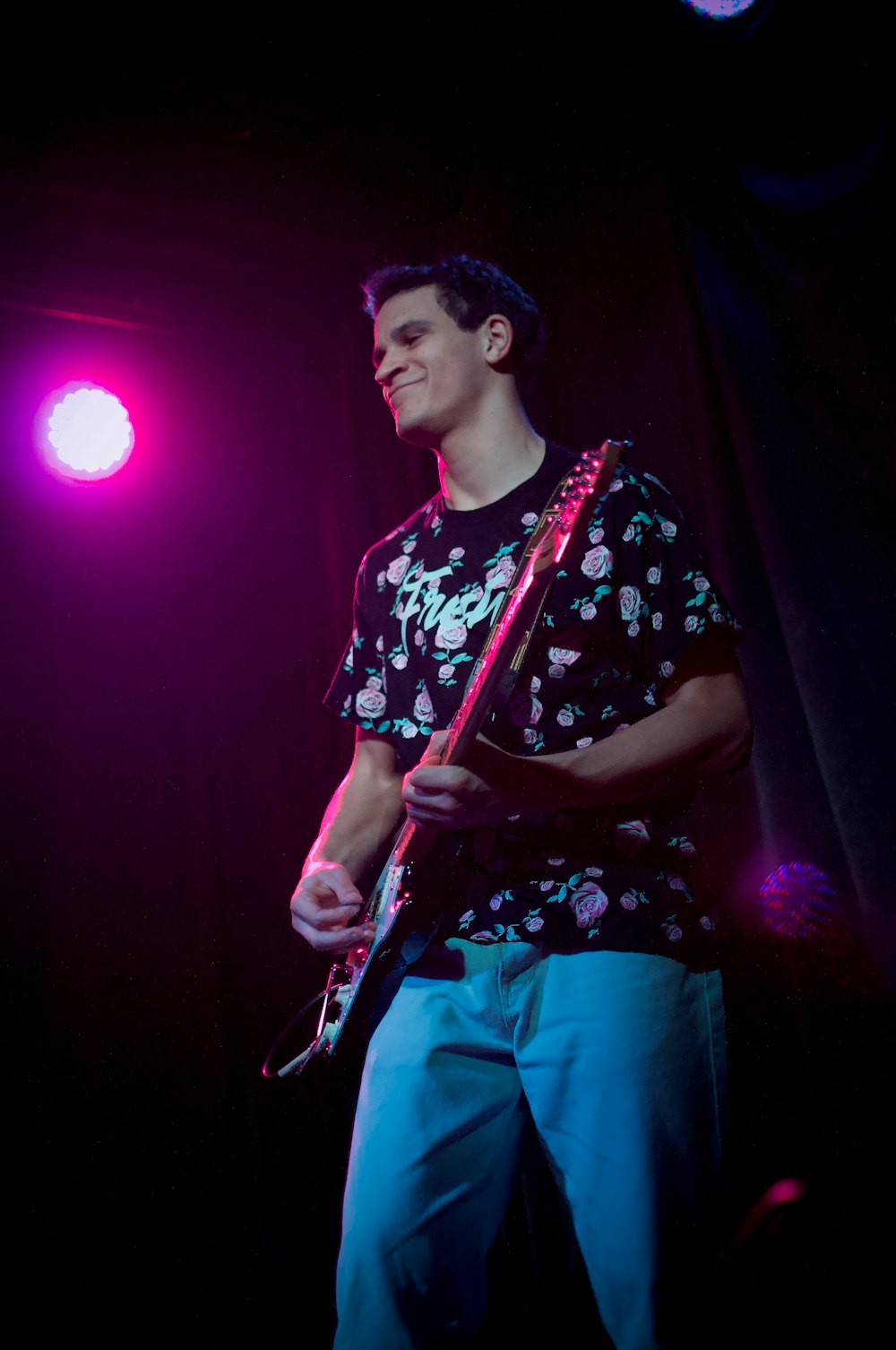 man in black and white crew neck t-shirt playing guitar