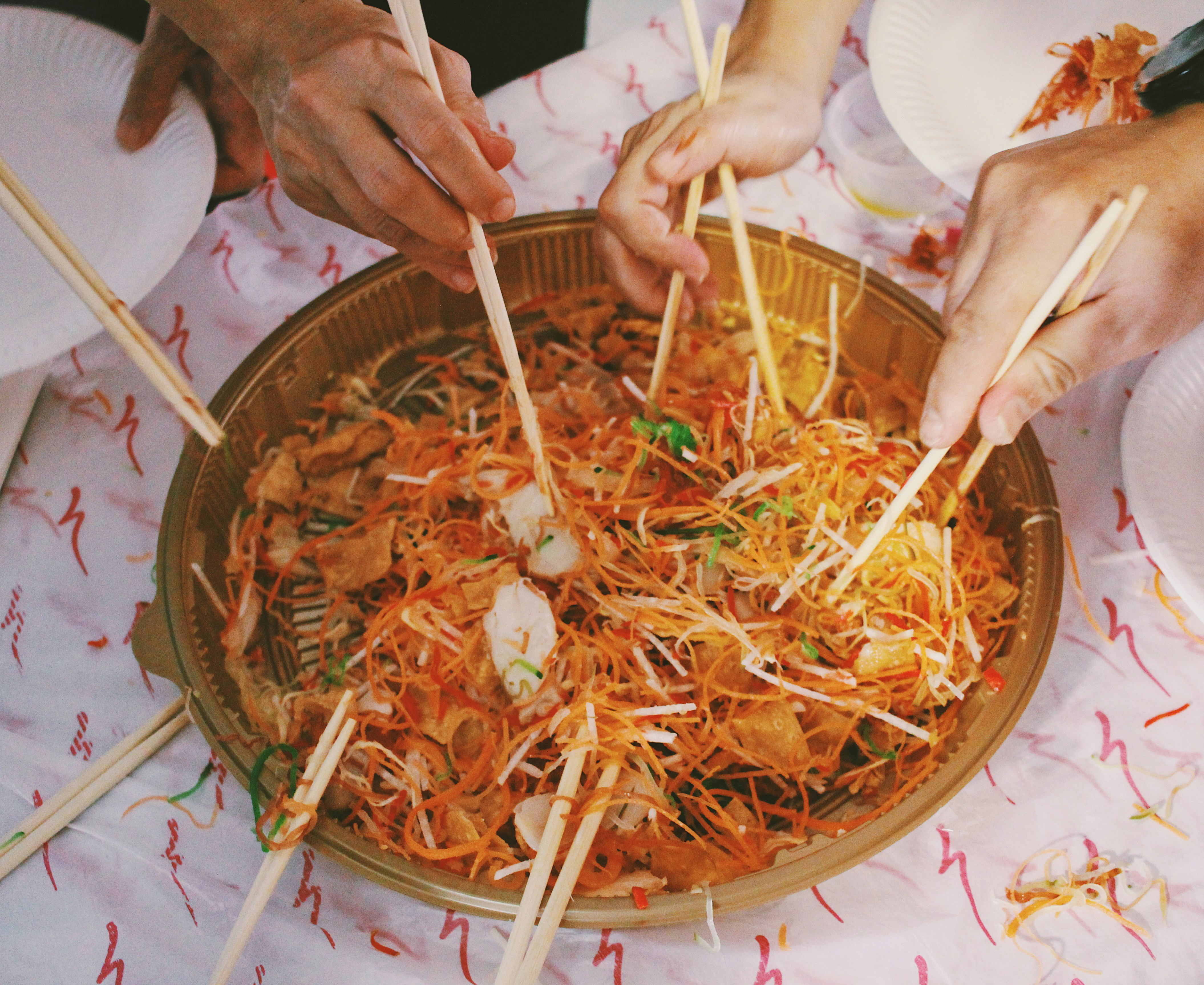 Why is traditional food mapping crucial for travelers?