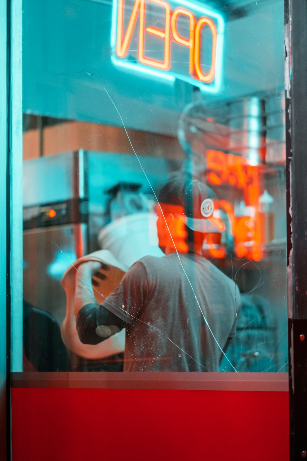 man in gray t-shirt and white cap