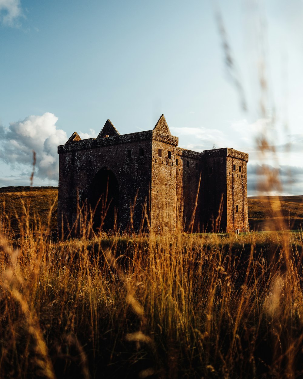 an old building in the middle of a field