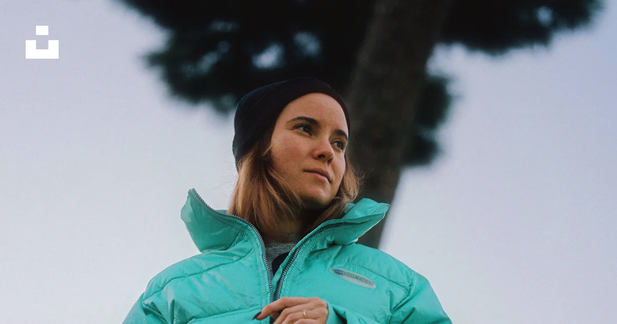 Femme en veste zippée turquoise et legging noir photo – Photo Bleu Femme en veste zippée turquoise et legging noir photo – Photo Bleu
