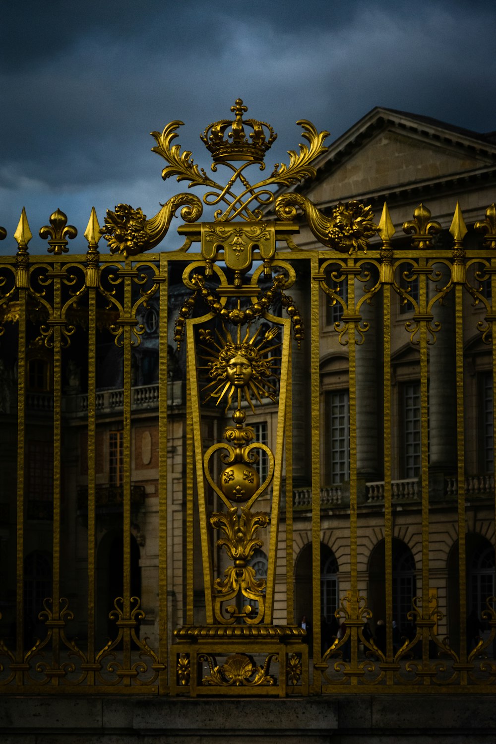 gold and black concrete building