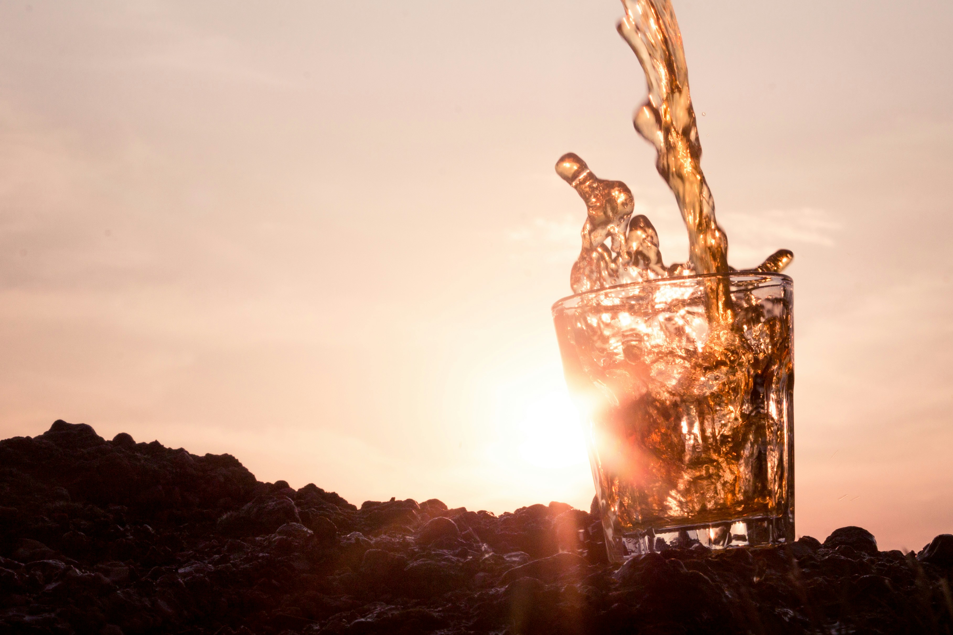 récipient en verre transparent avec de l’eau