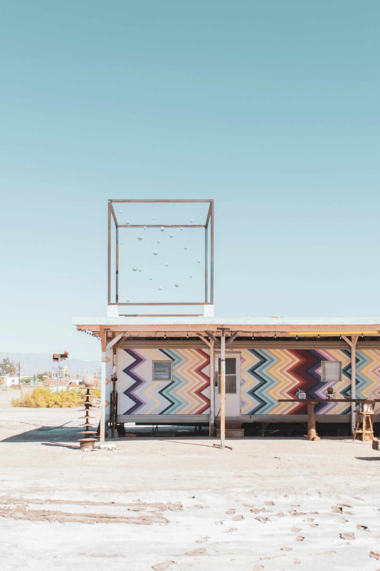 Nikon D7500 + Nikon AF-S DX Nikkor 18-55mm F3.5-5.6G II sample photo. Brown wooden lifeguard house photography