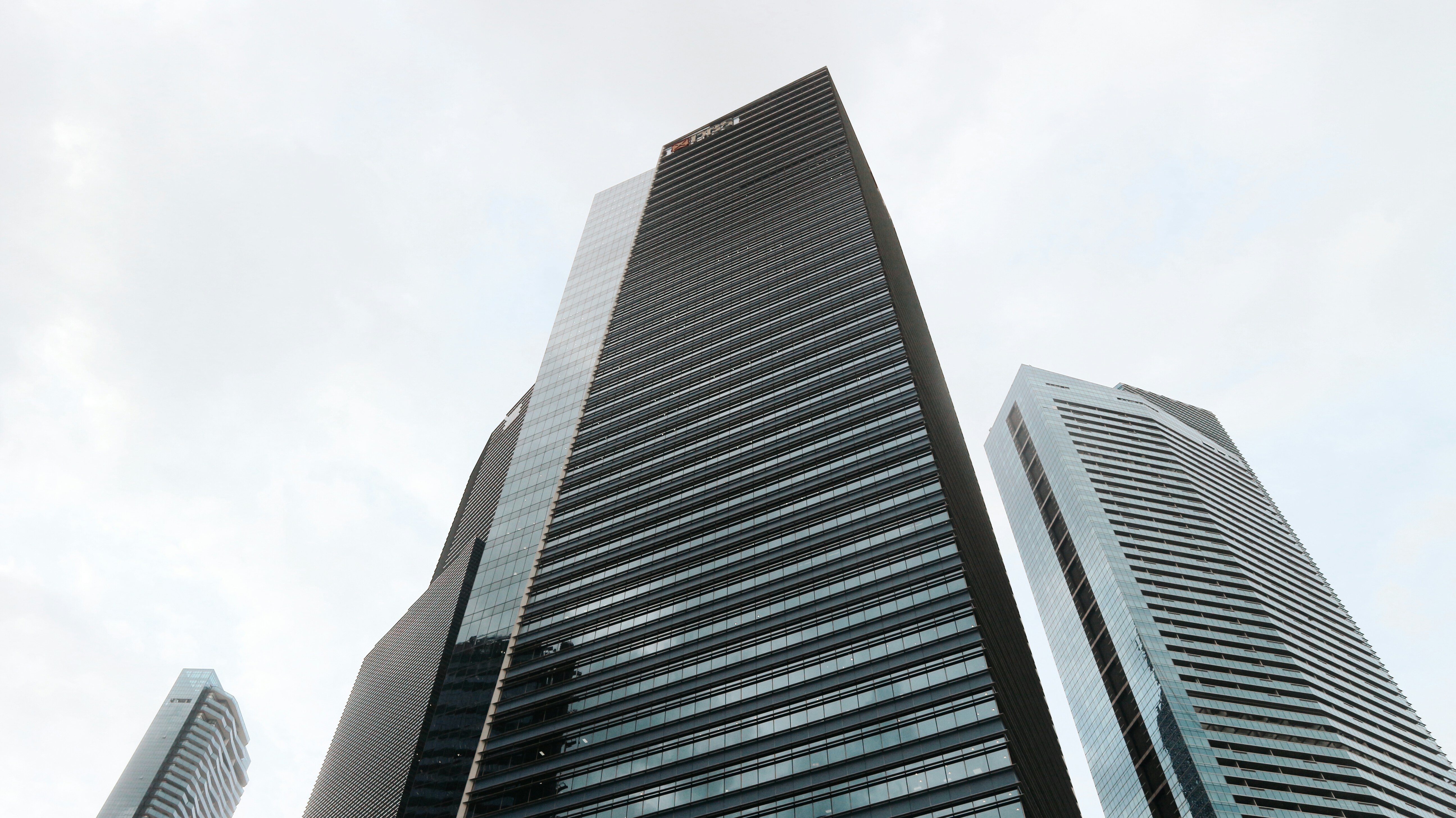 Goldman Sachs Retreats from Consumer Banking, Offloads Apple Card to Chase