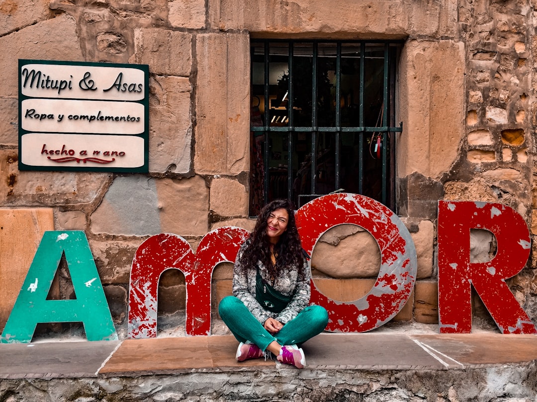 foto de menina com a palavra amor