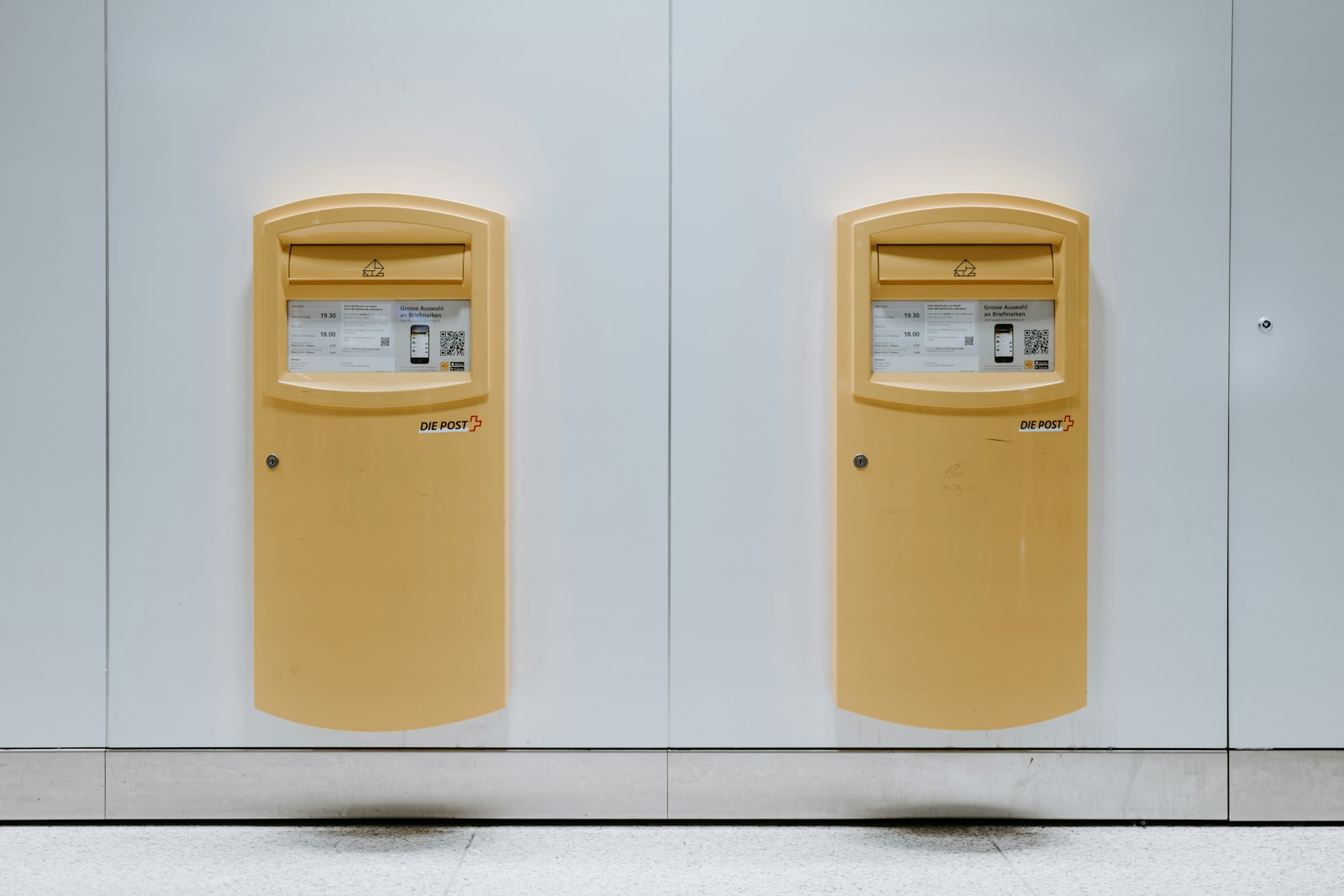 Sony a7R III + Sony FE 24mm F1.4 GM sample photo. Yellow and white door photography