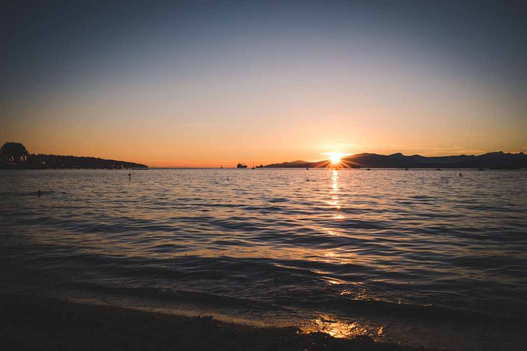 travelers stories about Ocean in Kitsilano Beach, Canada