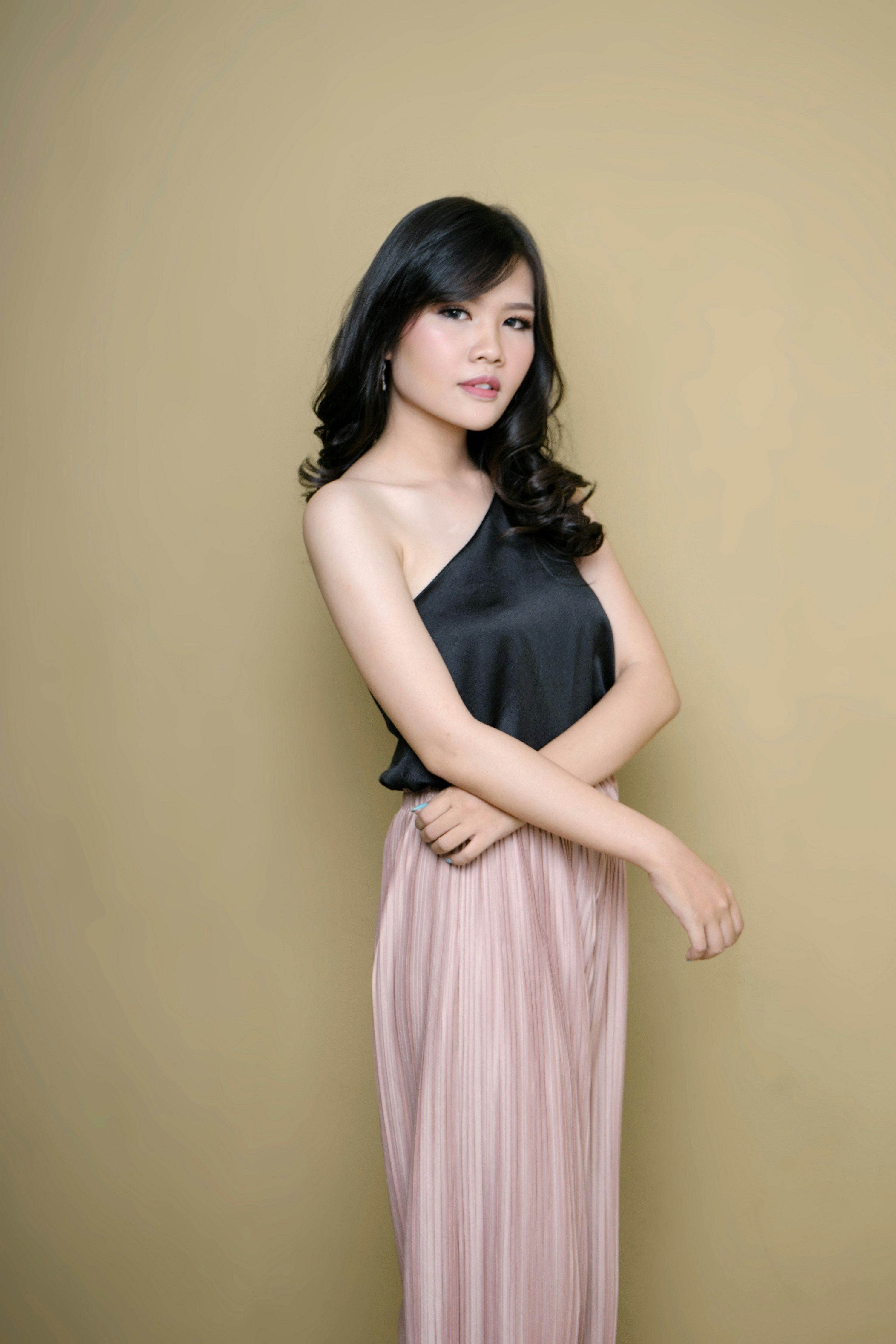 woman in pink sleeveless dress