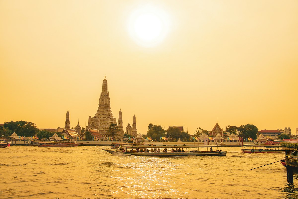 Romantic dinner cruise on Chao Phraya River
