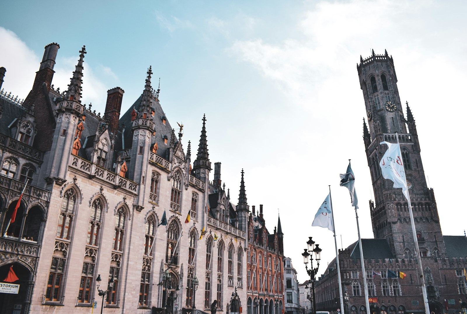 Het Belfort is 83 meter en 366 treden